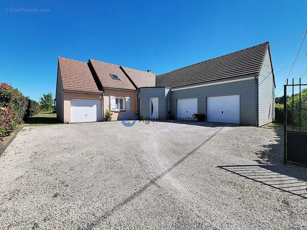 Maison à CHANNAY-SUR-LATHAN