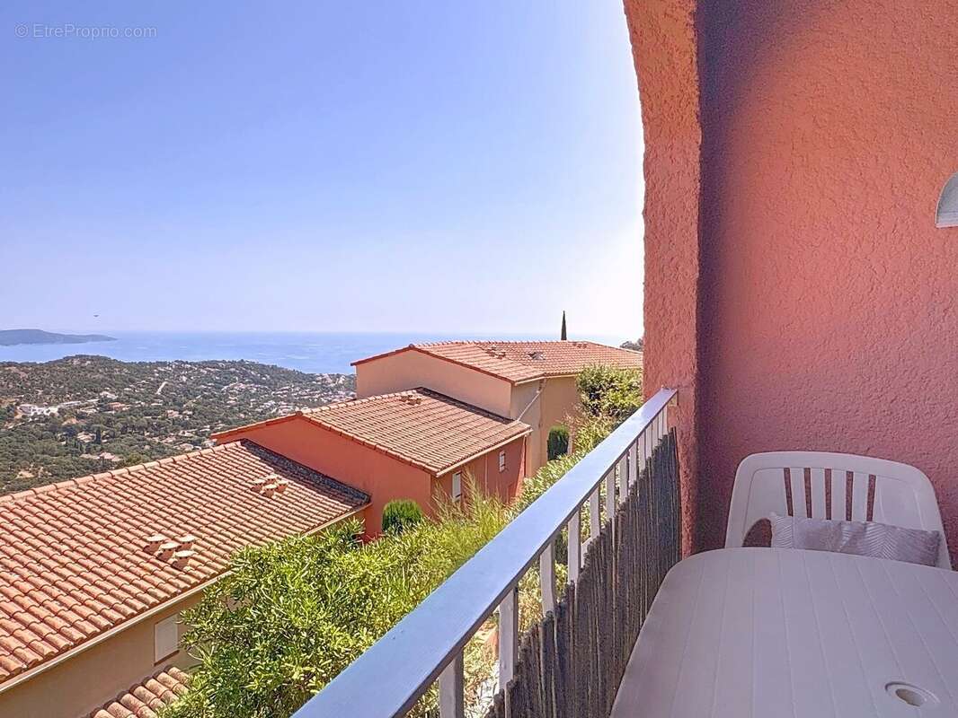 Studio vue mer sur les hauteurs de Cavalaire - photo 3
