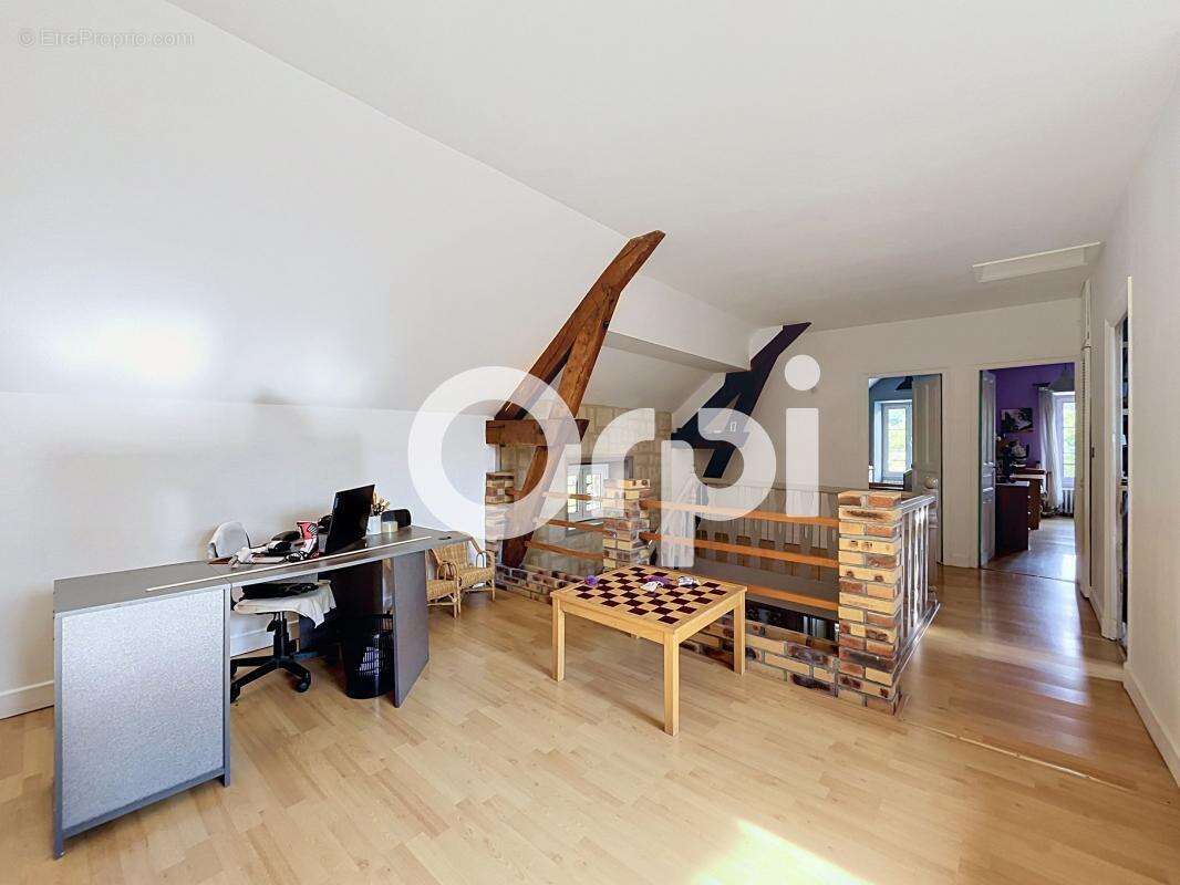 Maison en pierre de caractère 219m2 – Saint-Pantaléon-de-Larche - photo 11