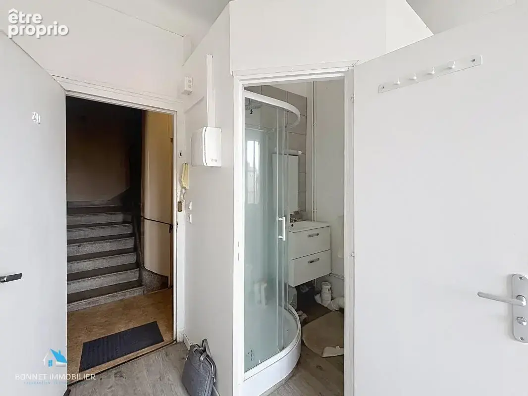 Studio avec balcon proche Tram entre Delille et Gaillard - photo 5