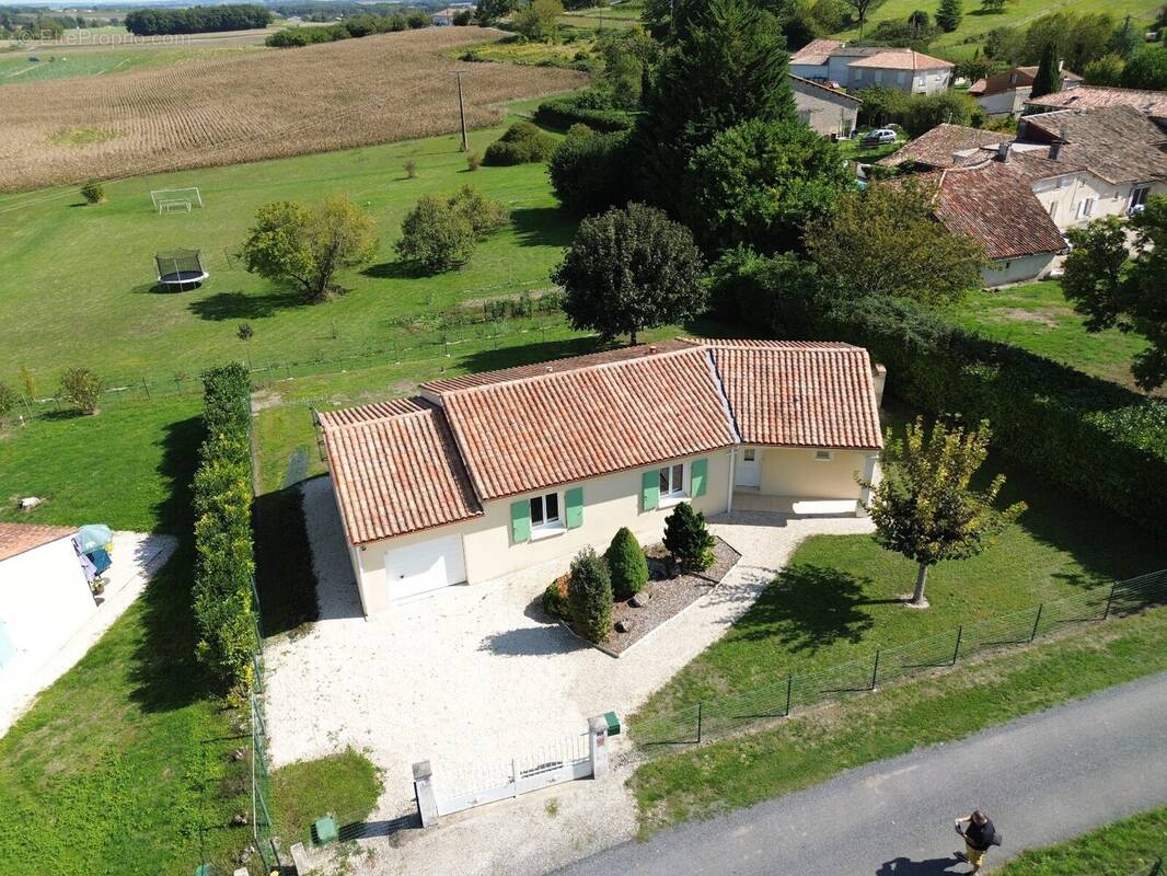 Maison à REIGNAC