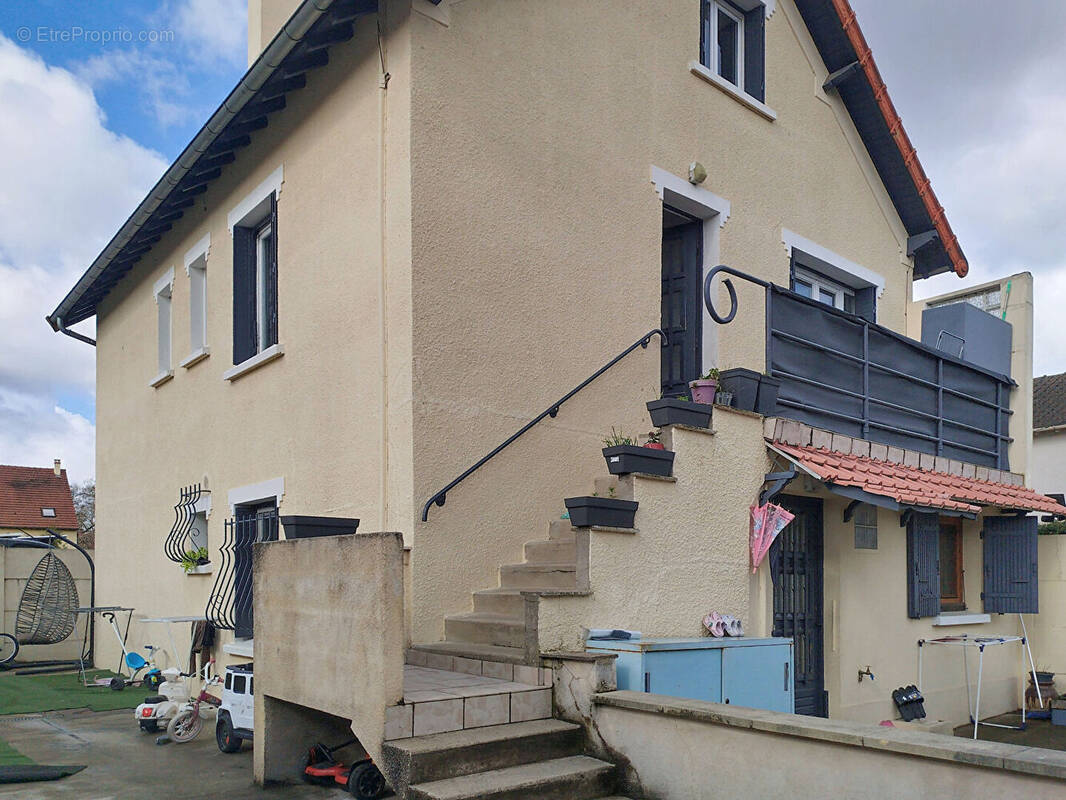 Maison à VIGNEUX-SUR-SEINE