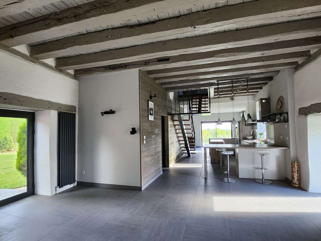 Maison à MAGNAC-BOURG