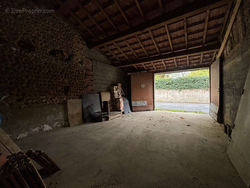 Parking à TRIE-SUR-BAISE