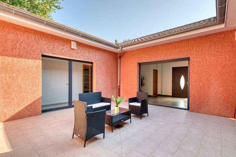 Maison à SAINT-JEAN-DE-THURIGNEUX