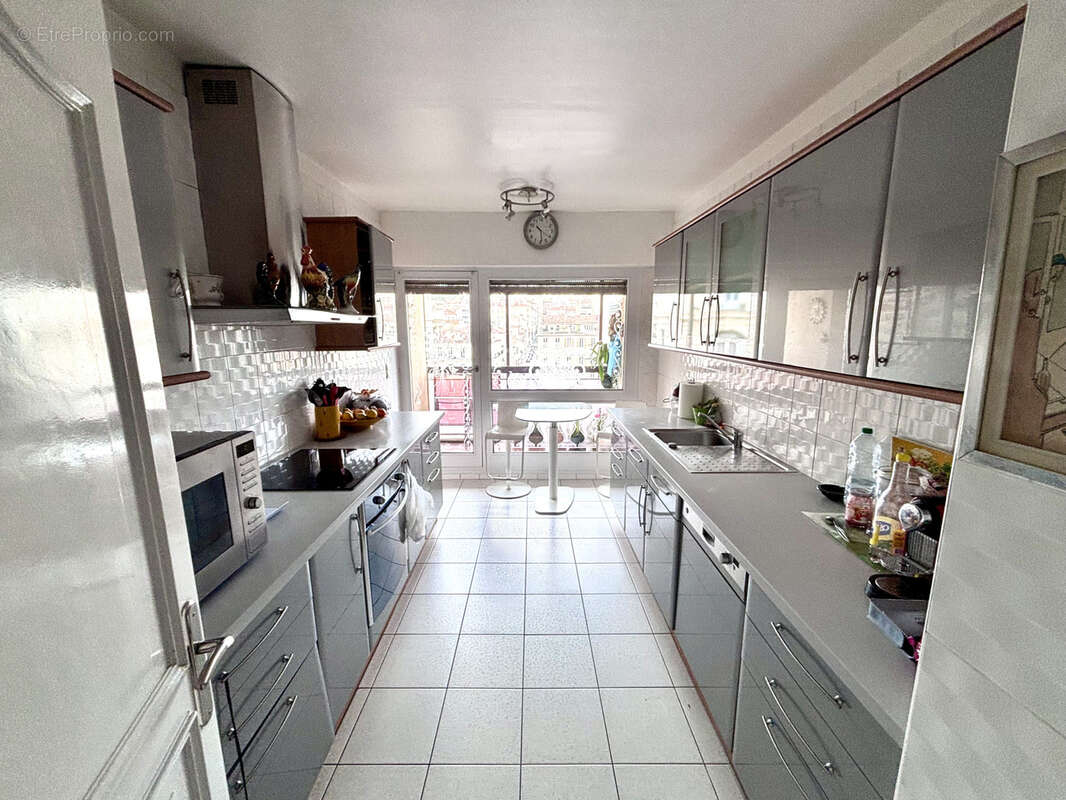 Autre à MARSEILLE-6E