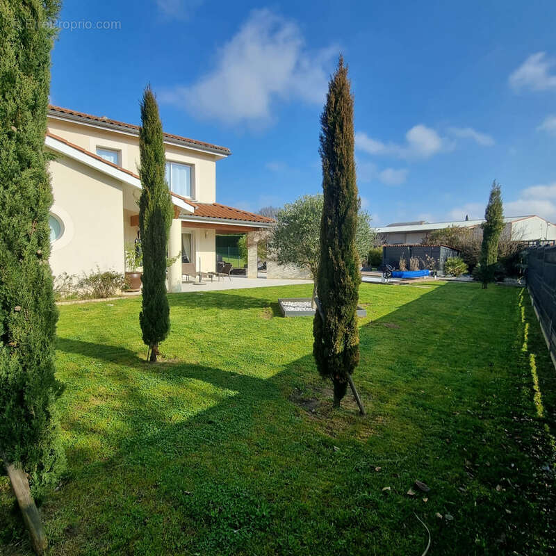NOUVEAUTE : sur la commune de VILLE SOUS ANJOU, belle maison moderne, piscine, parcelle de terrain 1200m2 - photo 2
