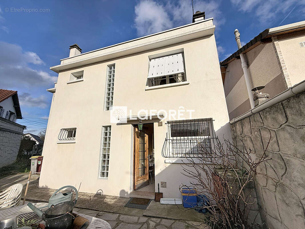 À vendre Maison familiale 4 chambres avec garage Terrain de 258 m² - photo 2