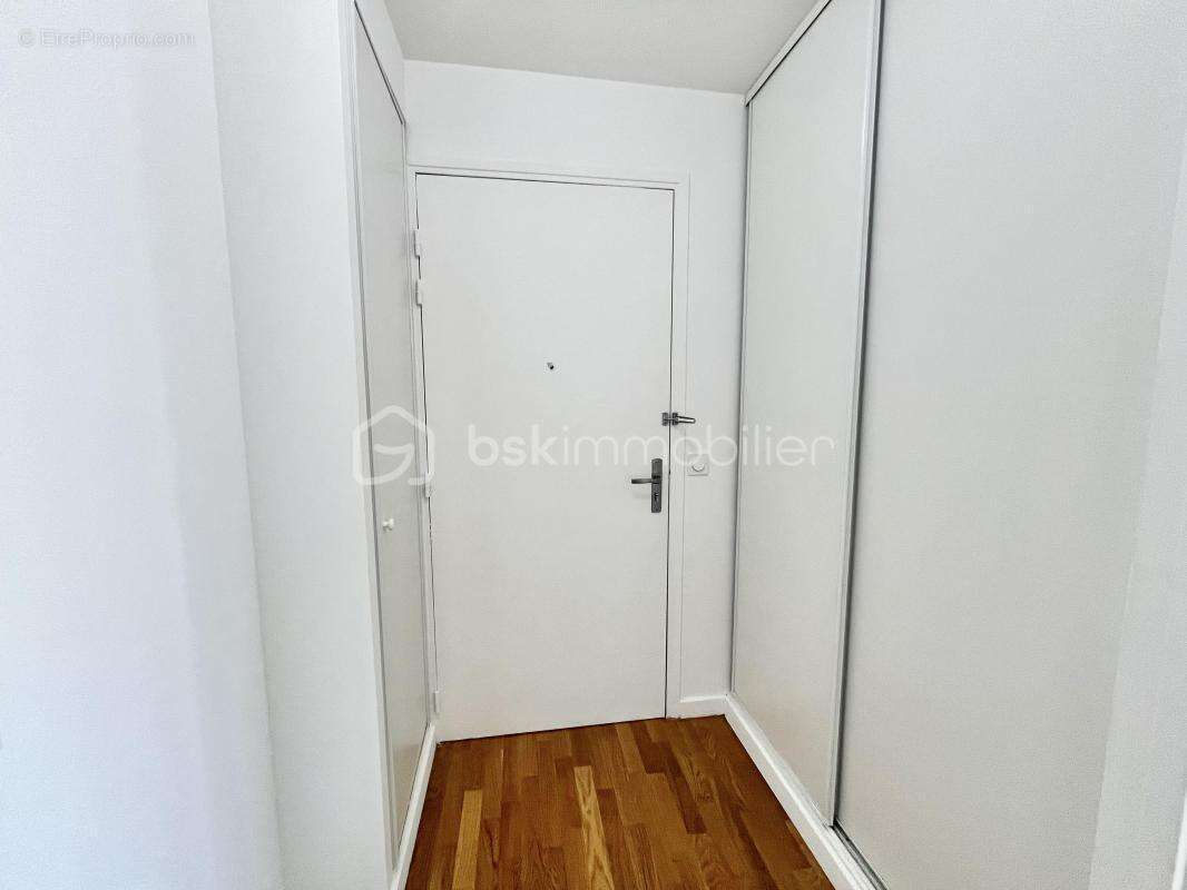 Appartement T4 80m2 avec terrasse 39m2, cave et parking ! - photo 13