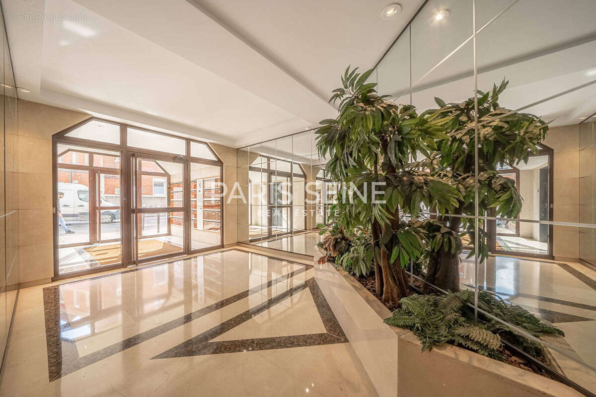 Appartement à PARIS-15E