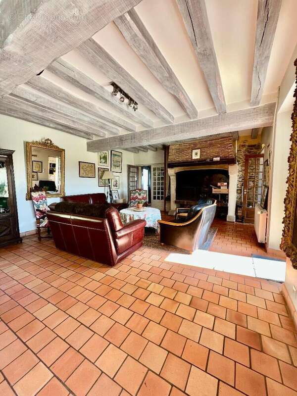   - Maison à ECOUFLANT