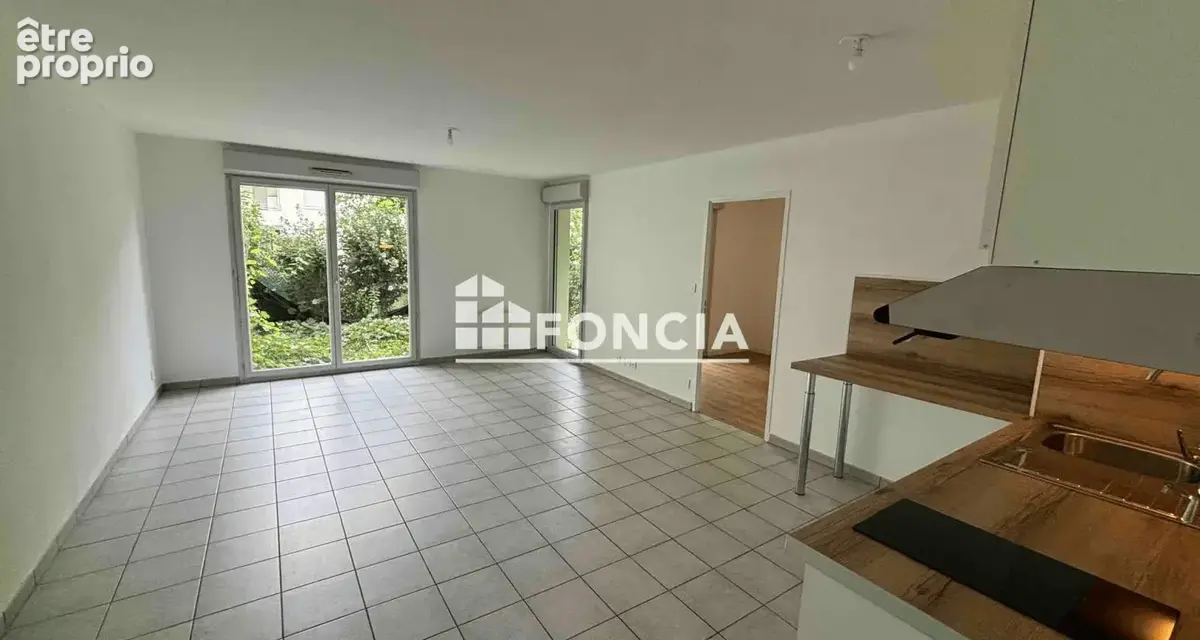 Appartement T2 rénové avec jardinet et parking - photo 1