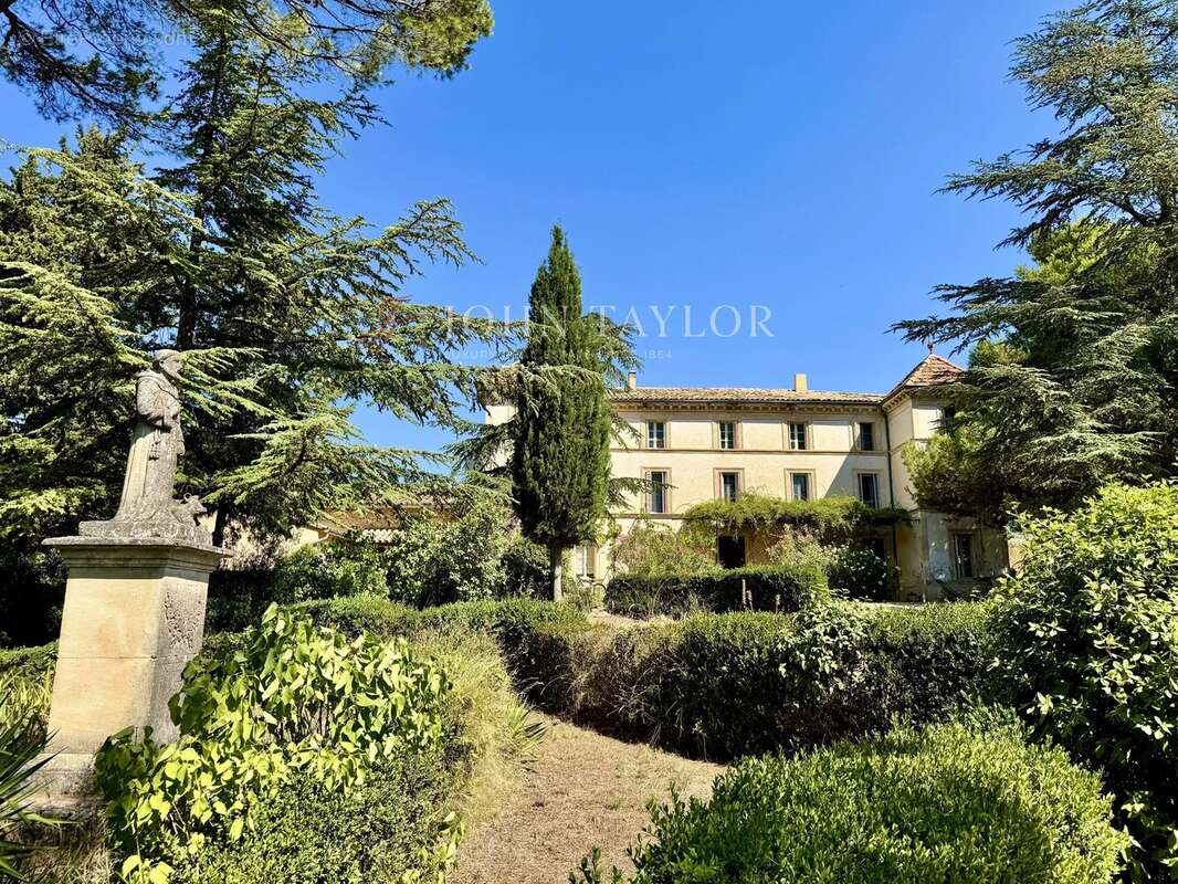 Château du XVIIIe siècle face au Luberon - photo 12