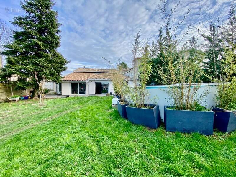 Maison à SAINT-CAPRAIS-DE-BORDEAUX