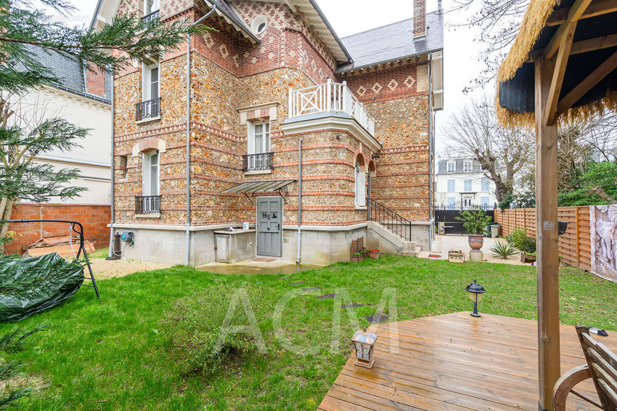 Maison à MAISONS-LAFFITTE