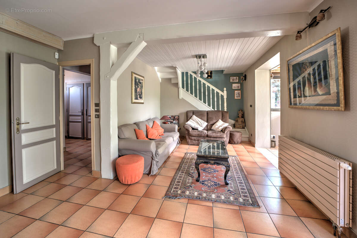 Maison à CHALLEX