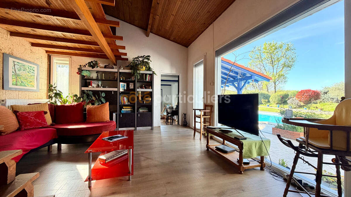 Maison à SAINT-ETIENNE-DE-TULMONT