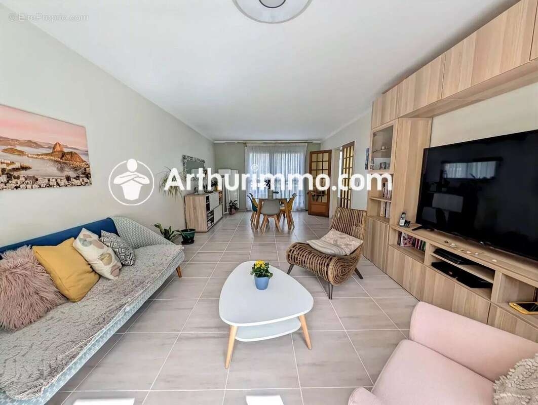 Maison à SAVIGNY-LE-TEMPLE