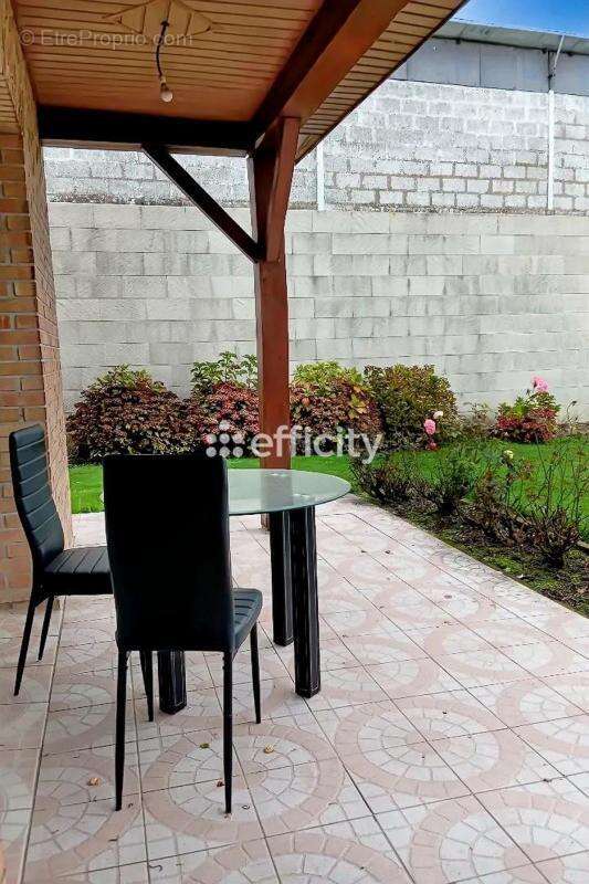 Maison à NEUVILLETTE