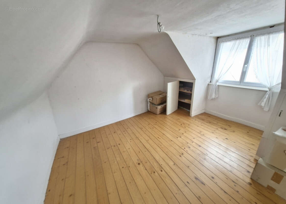 Maison familiale avec terrain constructible et divisible - photo 2
