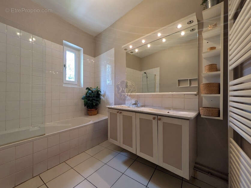 Maison à SAINT-GENIS-LAVAL