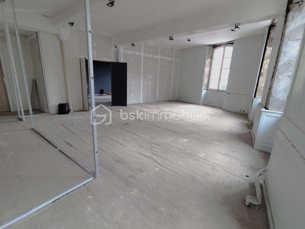 Appartement de 124 m2 Centre Ville à rénover - photo 3