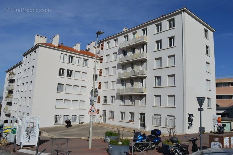 Appartement à MARSEILLE-4E