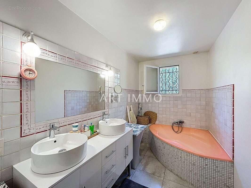 Maison à SAINT-SATURNIN-LES-APT