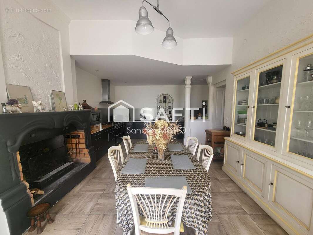 Maison 322 m² à Targon  - photo 7