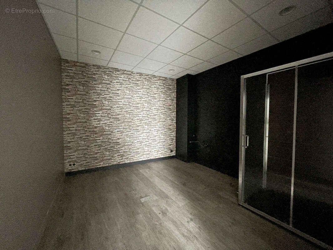 Commerce à SAINTE-SAVINE