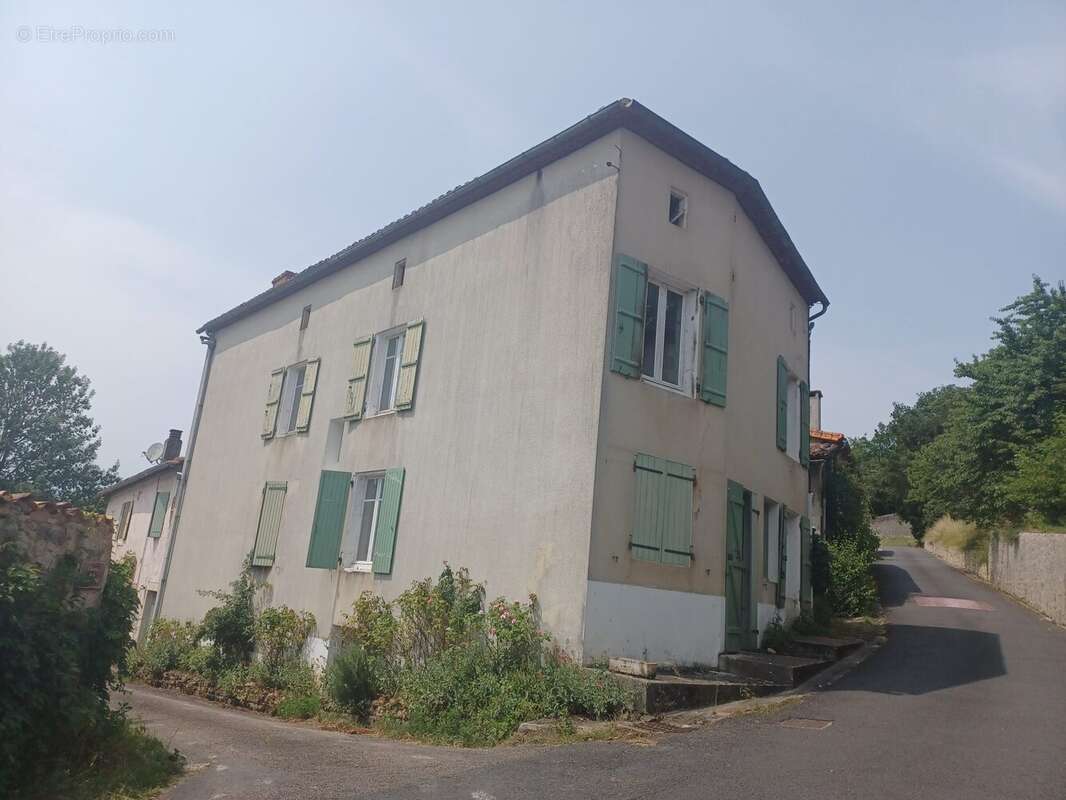 Maison à CHASSENEUIL-SUR-BONNIEURE