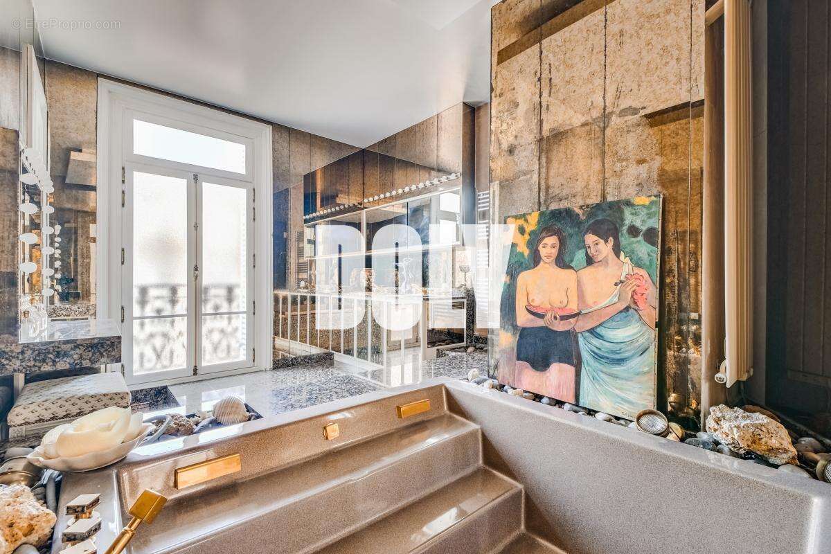 Appartement à PARIS-17E