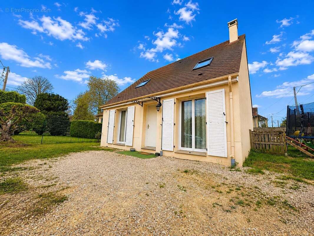 Maison à VILLENEUVE-LE-COMTE