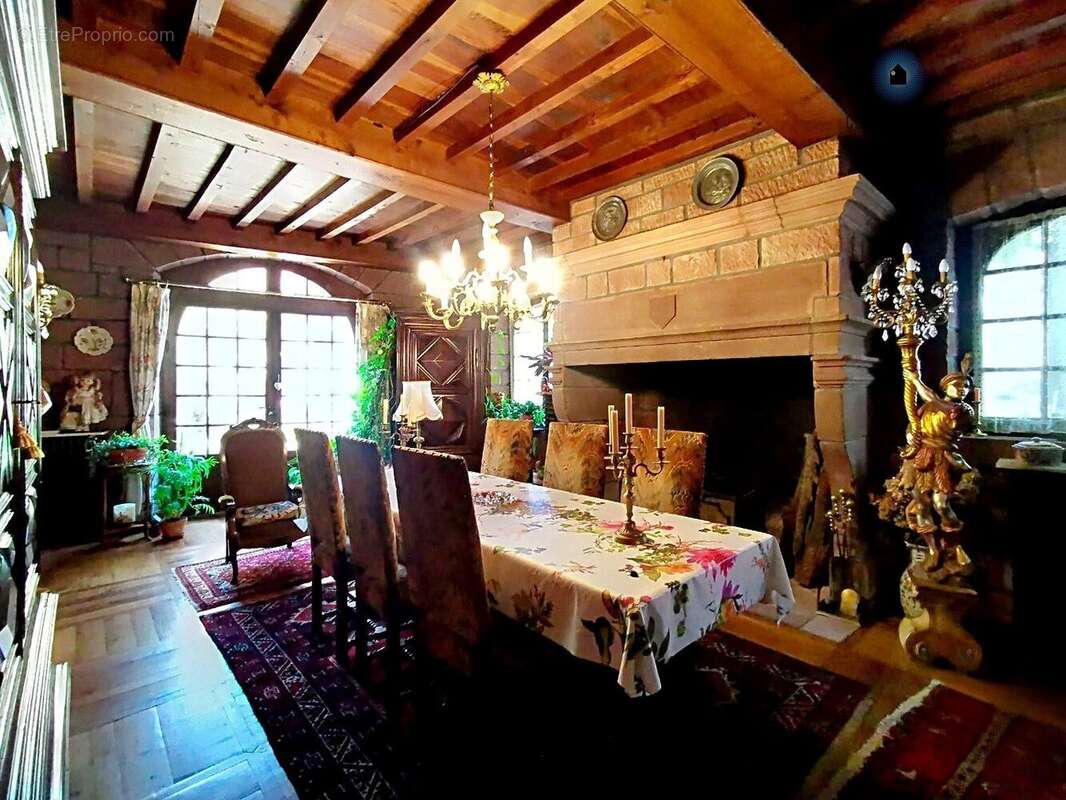 Maison 217 m² à Meyssac  - photo 4