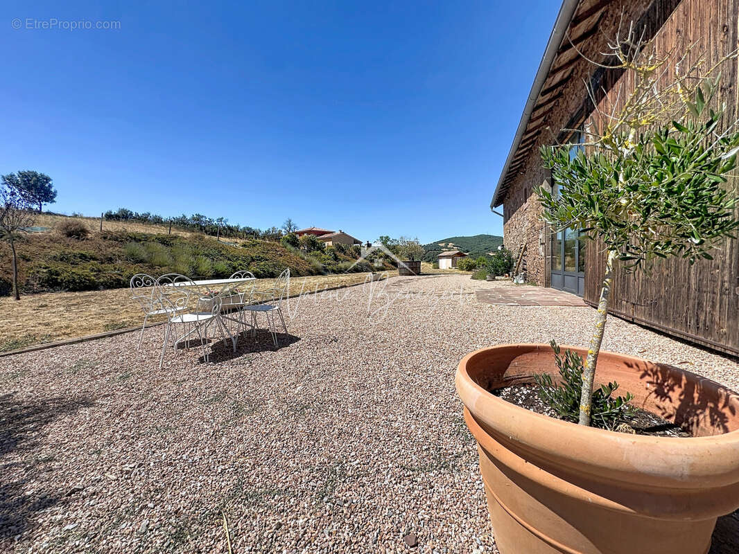 COUP DE COEUR Magnifique grange en pierres rénovée ! - photo 14