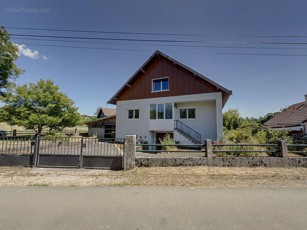 Maison à MONTECHEROUX