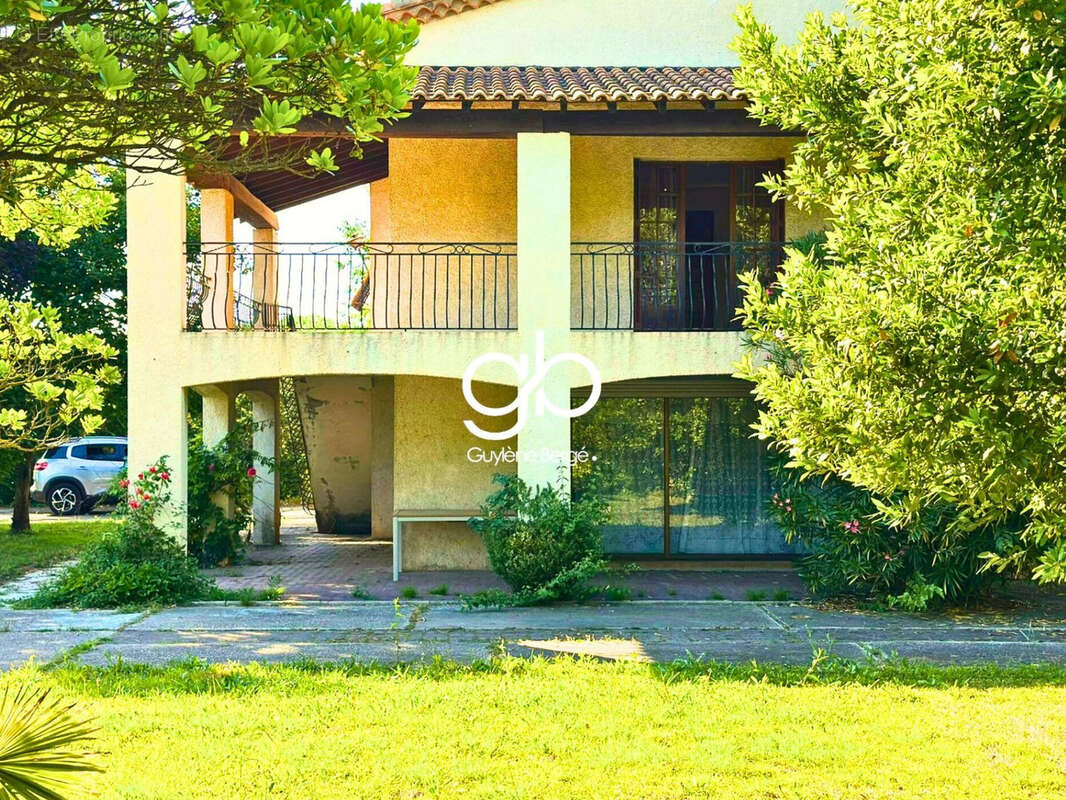 Maison ancienne   appartement indépendant   double garage   grand terrain piscinable   prades-le-lez - photo 3
