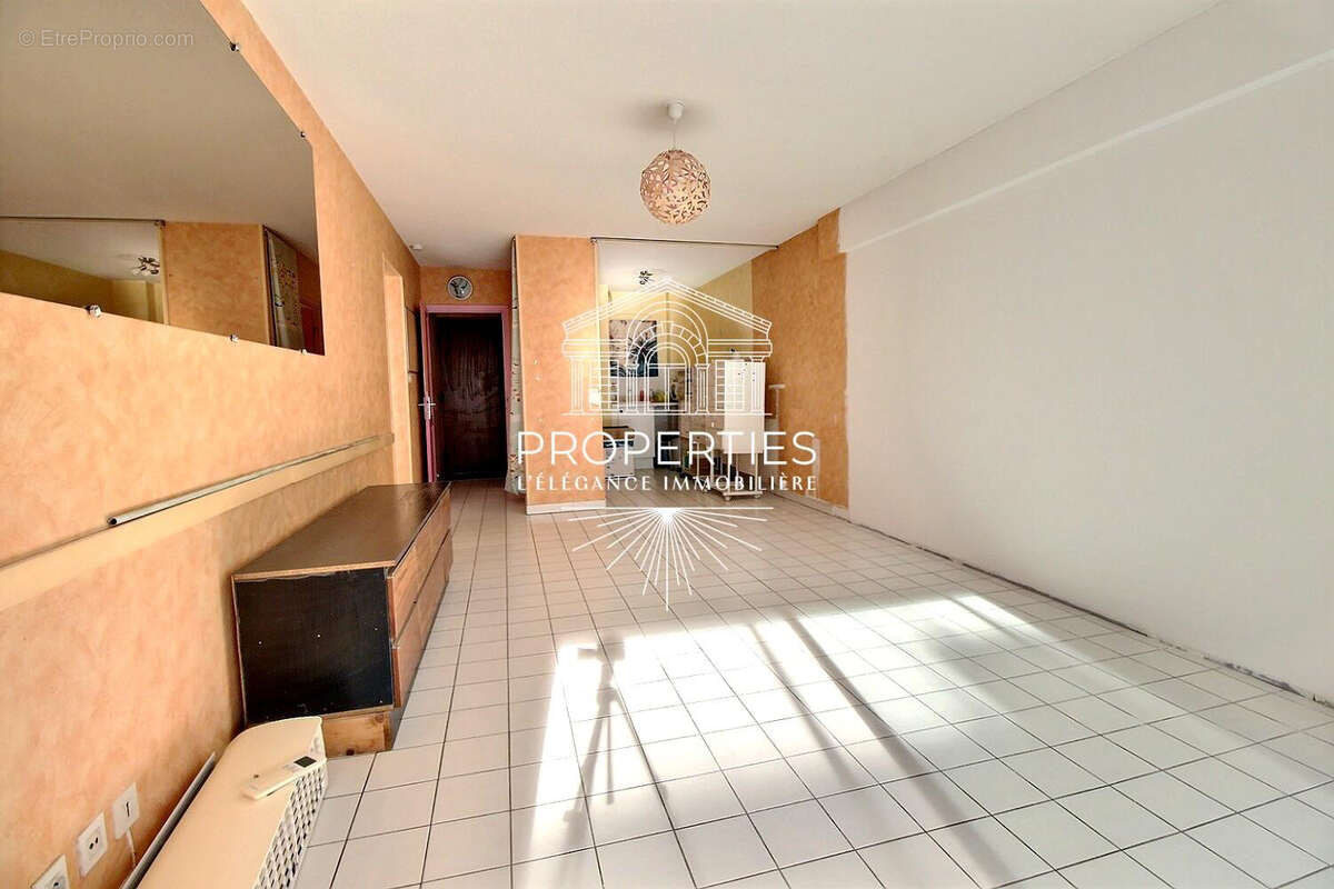 Bormes - le pin - t3 58m² a renover - terrasses x2 - expo sud - possibilite profession liberale - photo 7