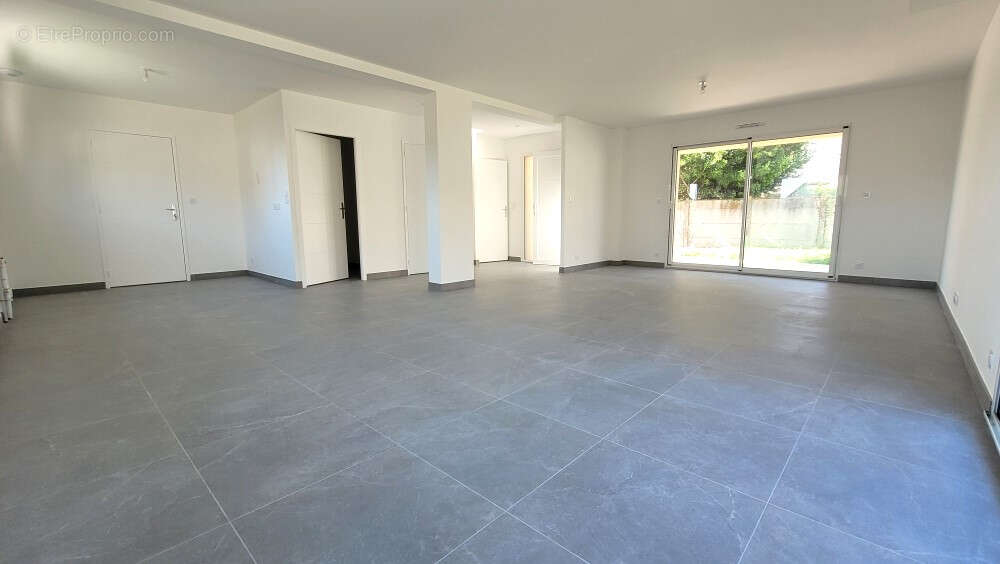 A 2 pas des commerces maison  contemporaire récente de 5 pièces principales 116 m² habitables, grand garage, terrain 373m² - photo 2