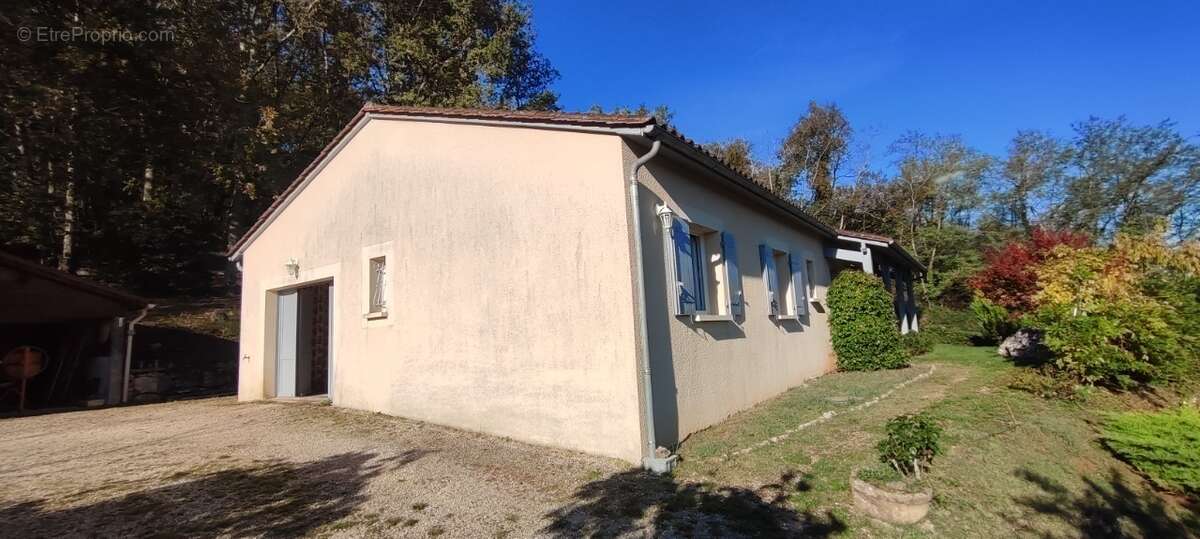 Maison à MAUZAC-ET-GRAND-CASTANG