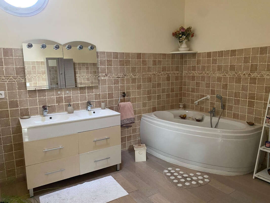 Maison à SAINT-QUENTIN-LA-POTERIE