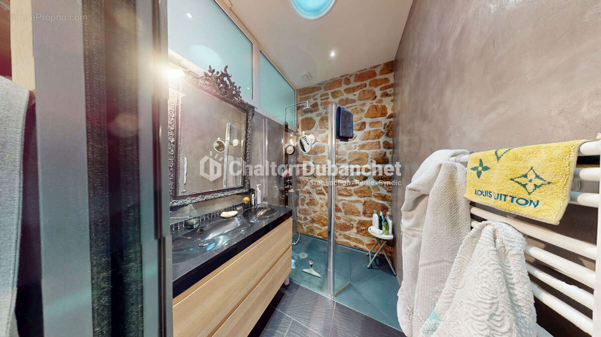 Maison à COURS-LA-VILLE