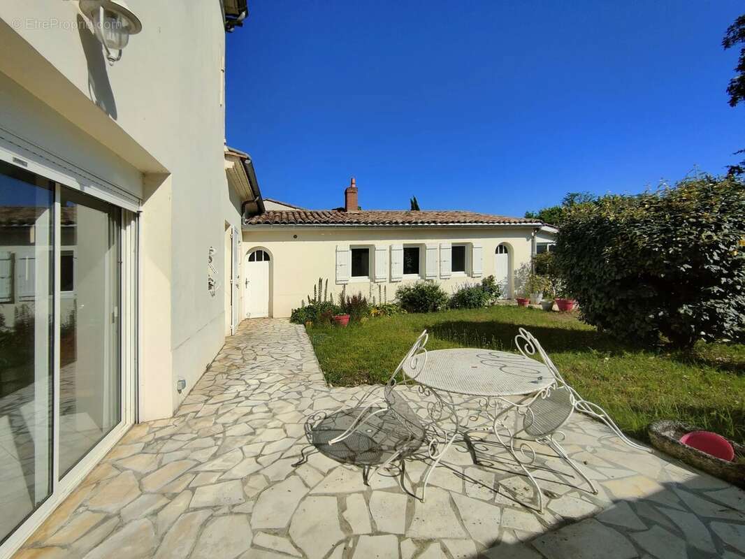 SAINT SELVE, maison de village de 156 m² - photo 4