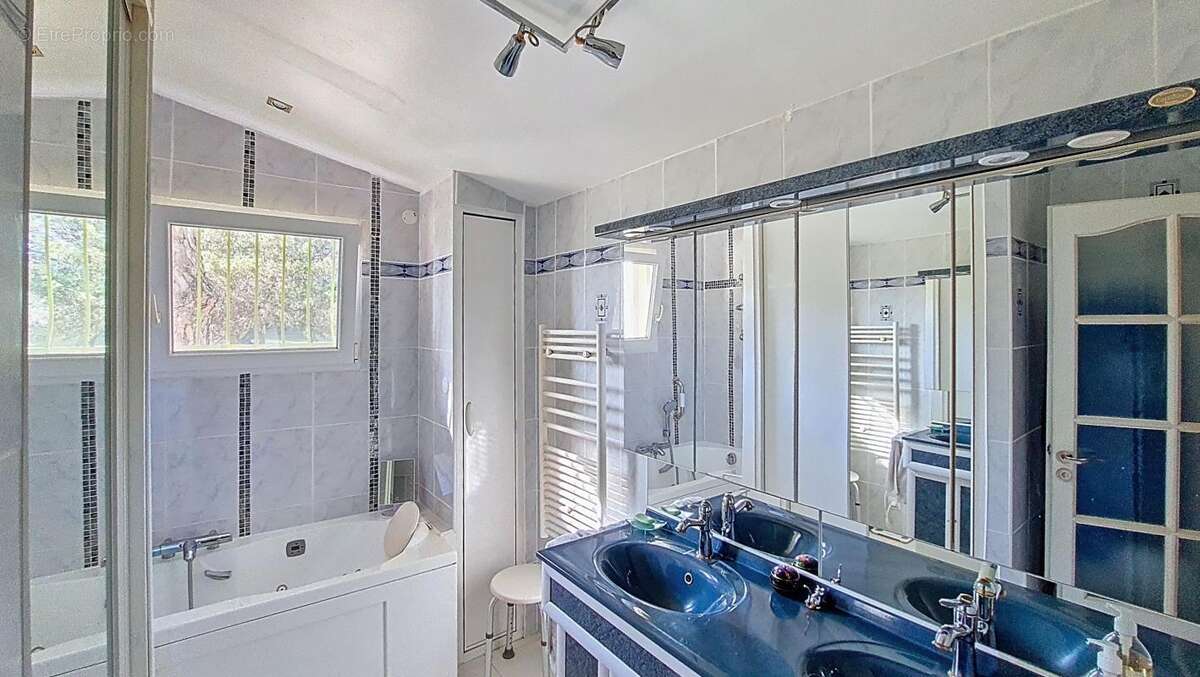 Maison avec dépendance, terrain 10 450m² - photo 17