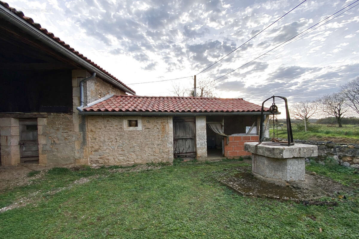 Maison à MARILLAC-LE-FRANC