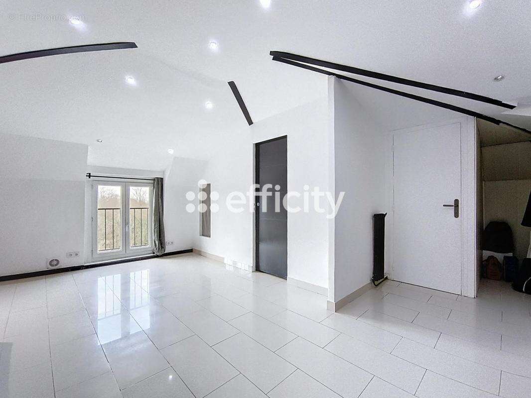 Appartement à MAFFLIERS