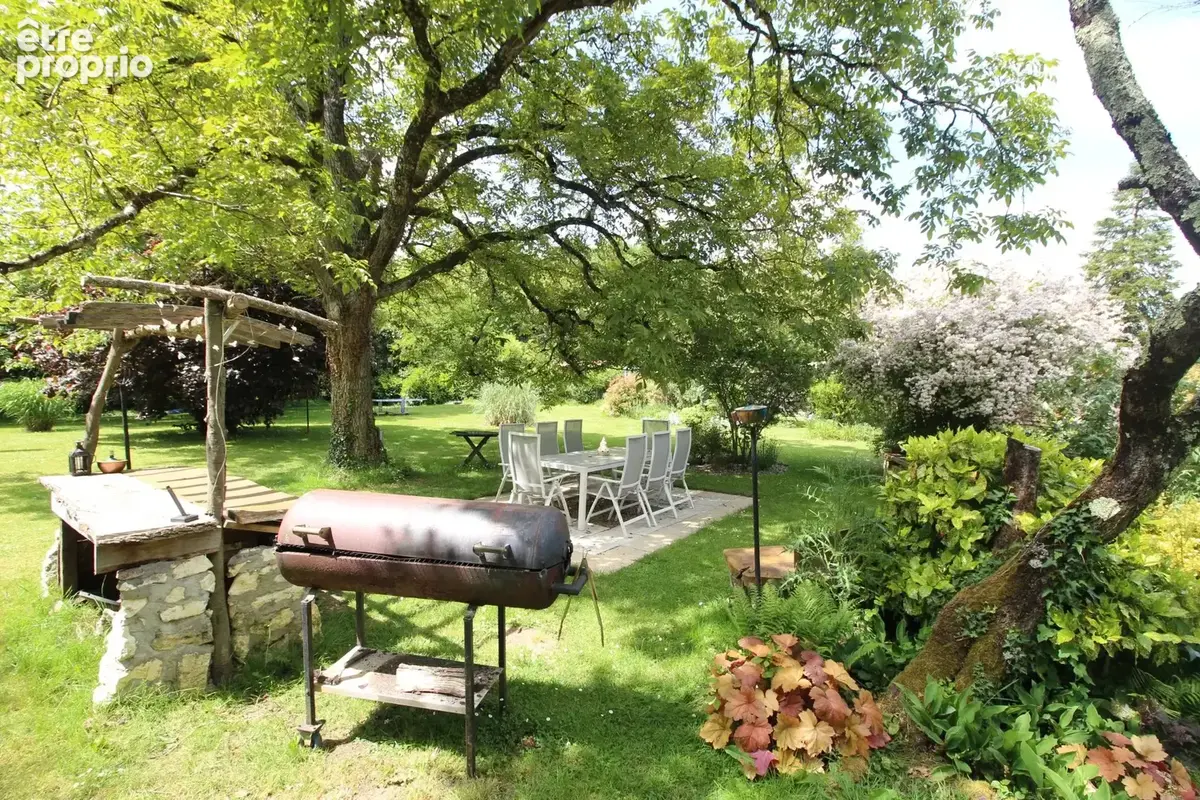 En bordure de village, maison indépendante de quatre chambres avec deux gîtes de deux chambres, grand jardin et piscine - photo 30