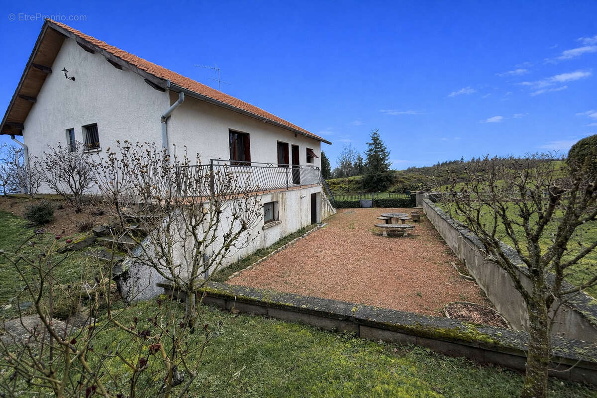 Maison à VILLEMONTAIS