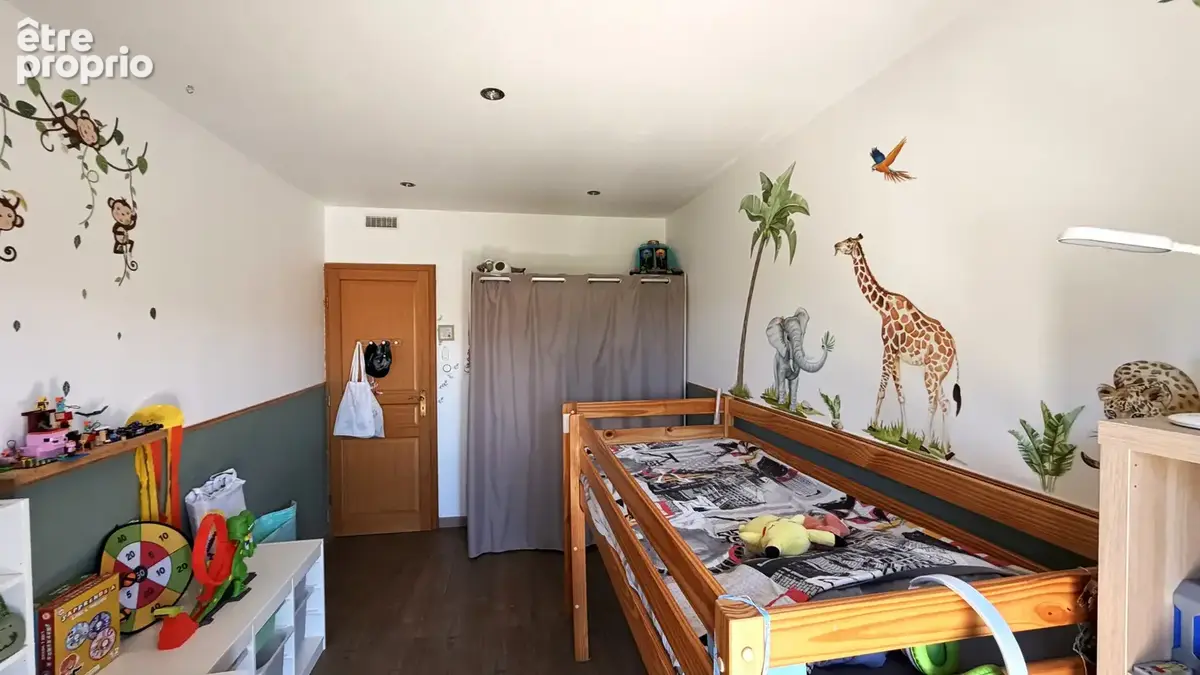 Maison plain pied 107 m2, grande pièce de vie, 3 chambres, garage et petite piscine - photo 9