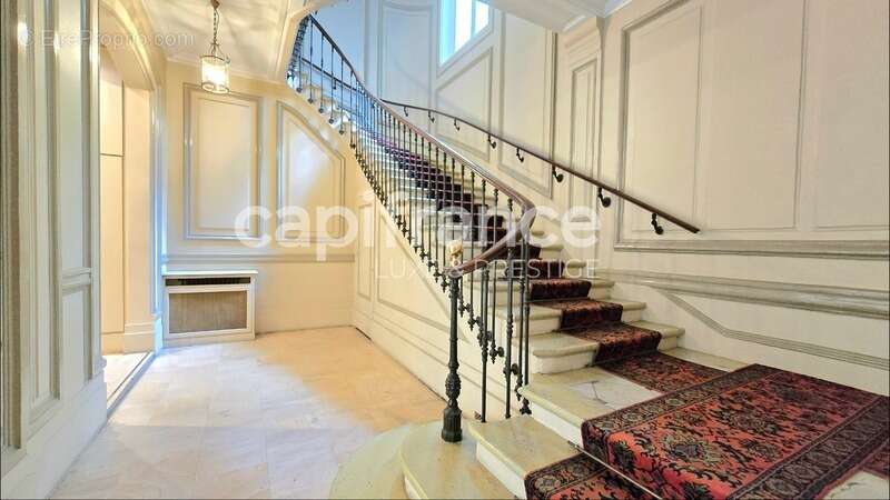 Appartement à PARIS-8E